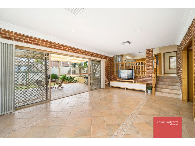 30 Lindeman Crescent, Green Valley NSW 2168