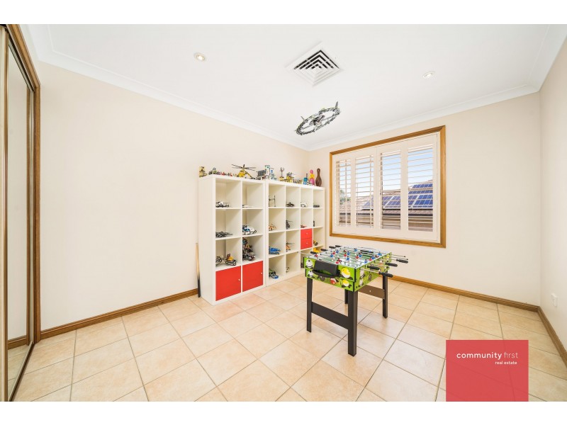 30 Lindeman Crescent, Green Valley NSW 2168