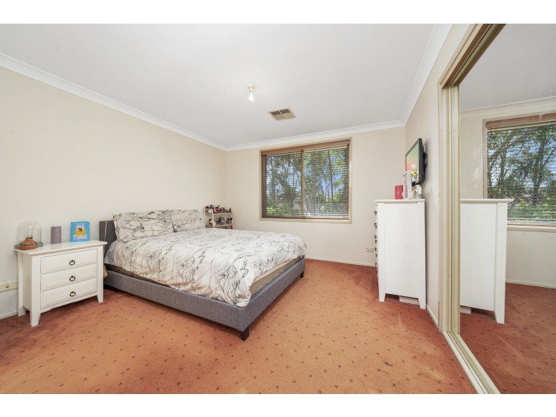6 Lloyd Place, Casula NSW 2170