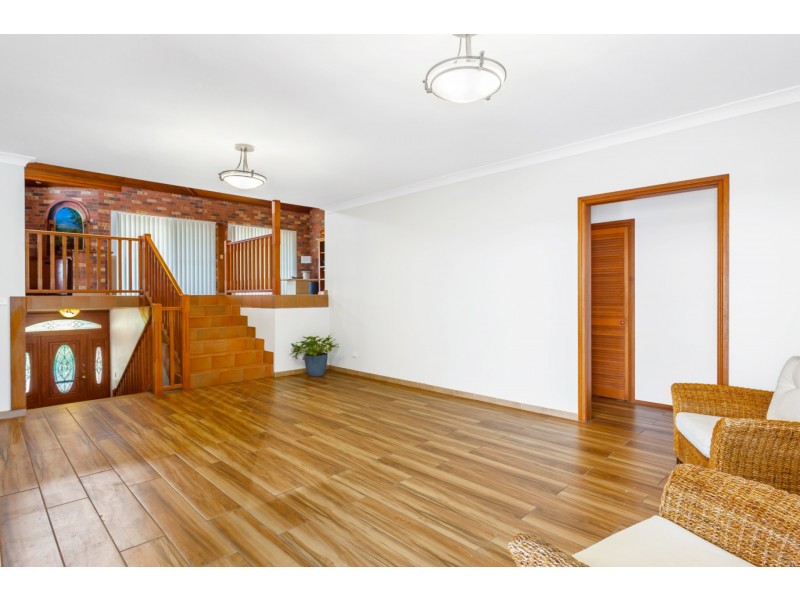 8 Niland Way, Casula NSW 2170