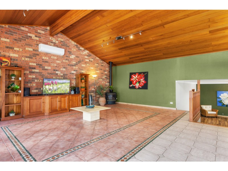 8 Niland Way, Casula NSW 2170