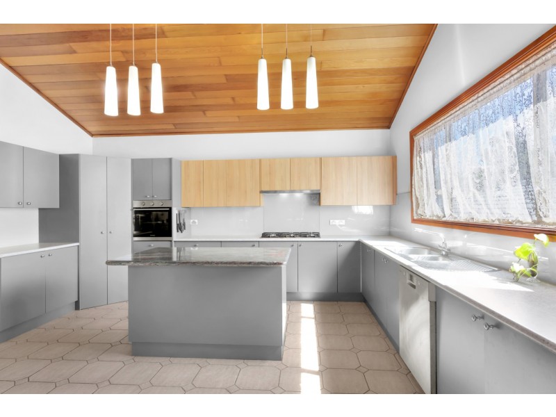 8 Niland Way, Casula NSW 2170