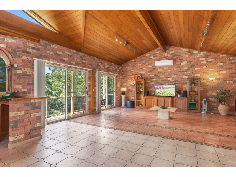 8 Niland Way, Casula NSW 2170