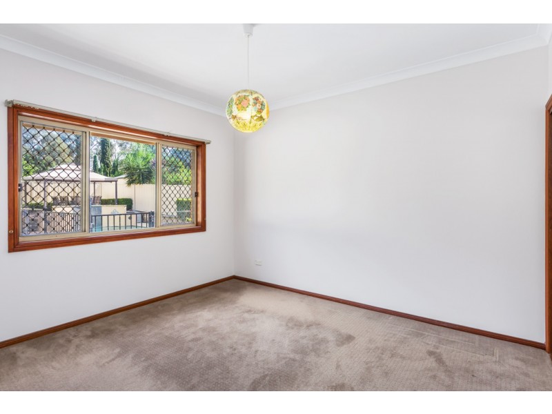 8 Niland Way, Casula NSW 2170