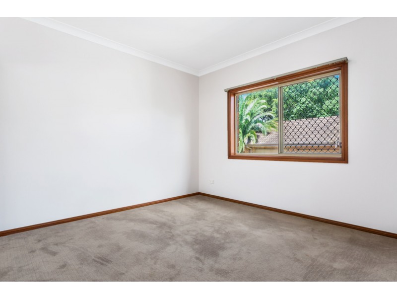 8 Niland Way, Casula NSW 2170