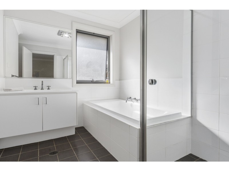 12 Bellona Terrace, Glenfield NSW 2167