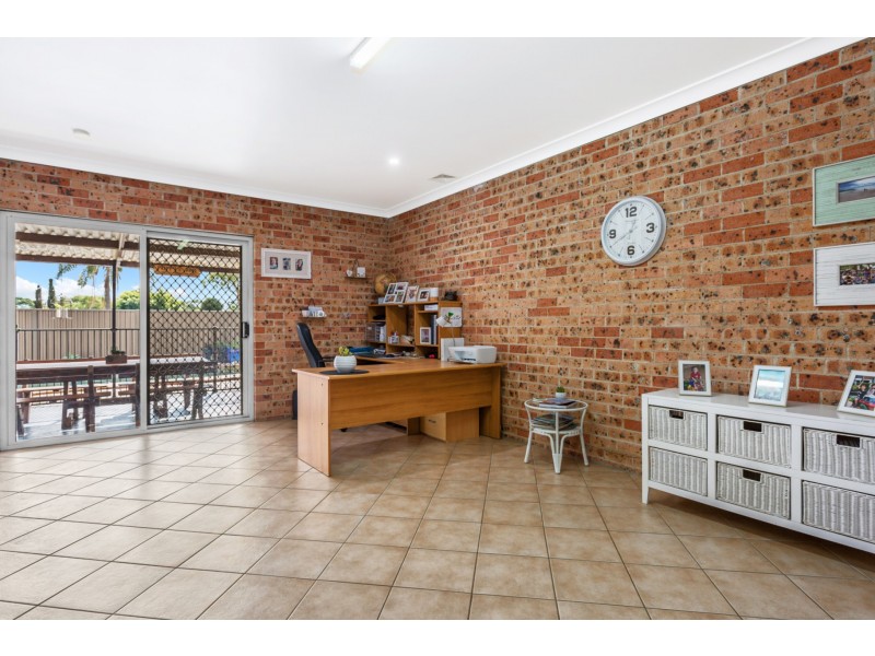 2 Baguette Close, Casula NSW 2170