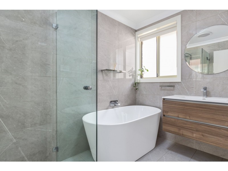 10 Gosling Avenue, Green Valley NSW 2168