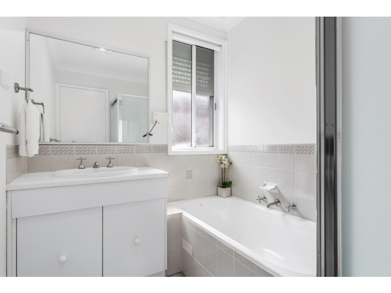 2 Fantail Place, Green Valley NSW 2168