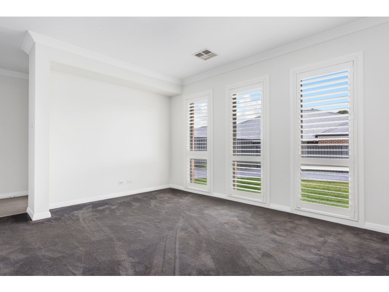 6 Finch Place, Gregory Hills NSW 2557