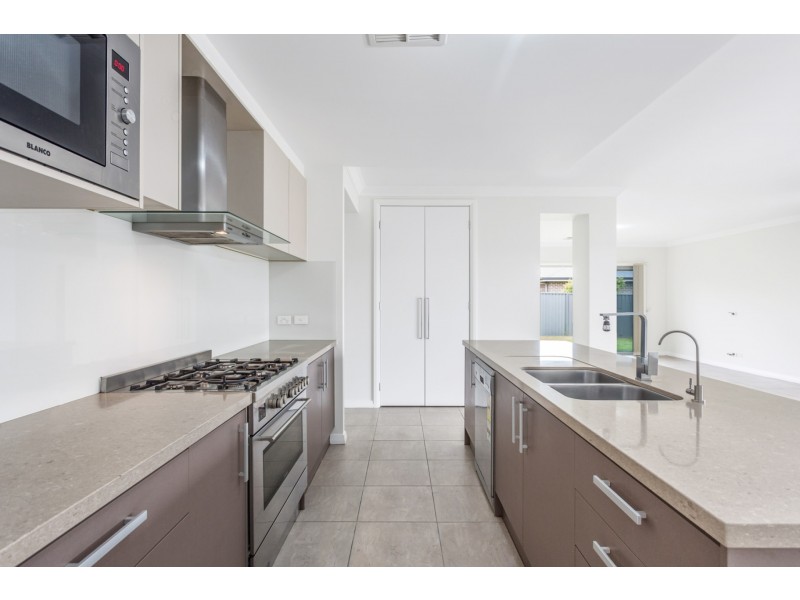 6 Finch Place, Gregory Hills NSW 2557