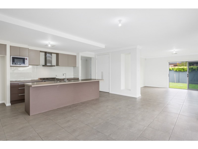6 Finch Place, Gregory Hills NSW 2557