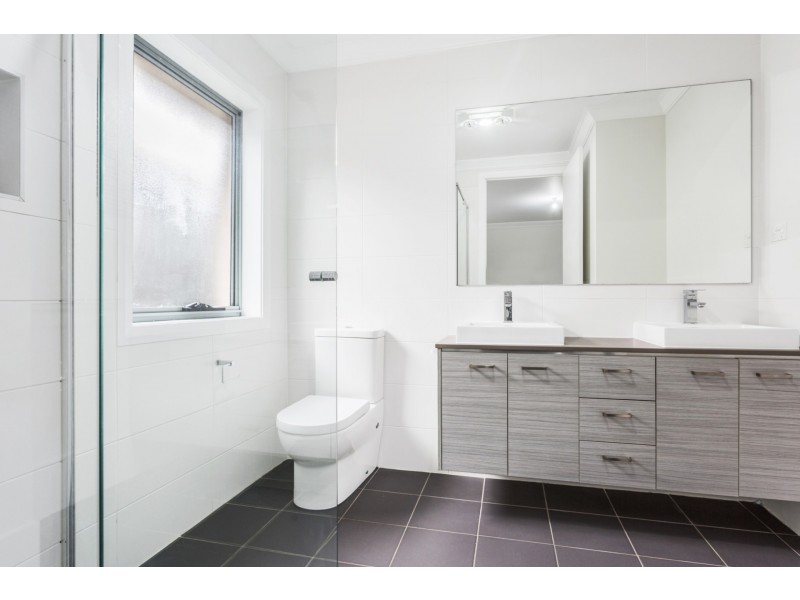 6 Finch Place, Gregory Hills NSW 2557