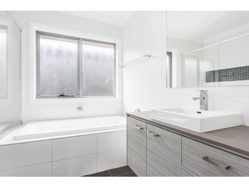 6 Finch Place, Gregory Hills NSW 2557