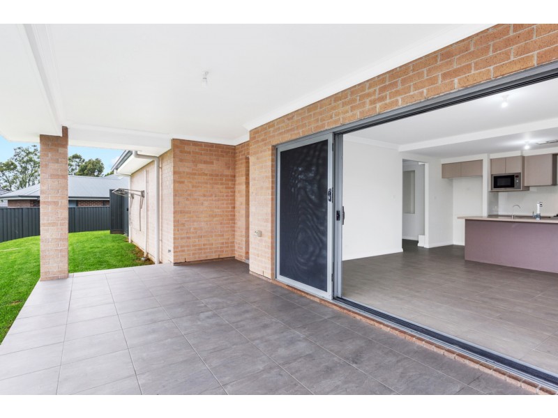 6 Finch Place, Gregory Hills NSW 2557