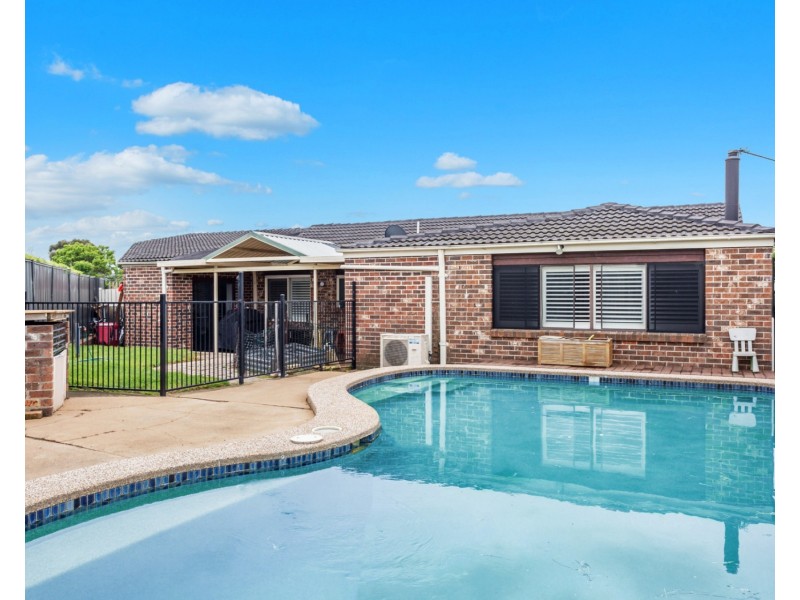 10 Yule Place, Glenfield NSW 2167