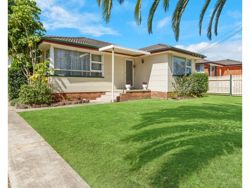 19 Weir Crescent, Lurnea NSW 2170