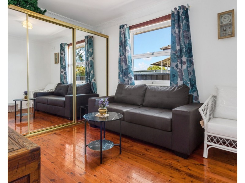 19 Weir Crescent, Lurnea NSW 2170