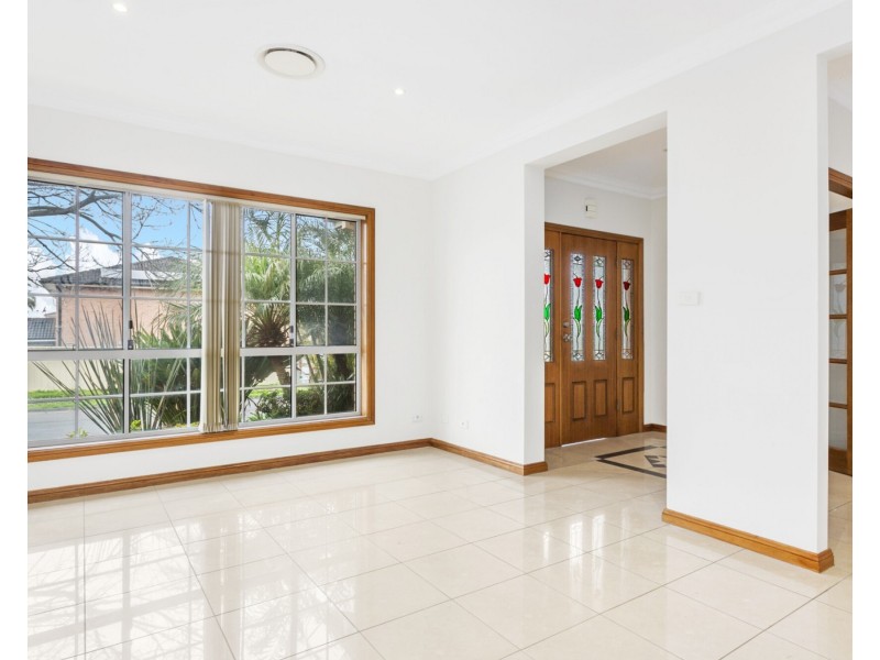 40 Carmichael Drive, West Hoxton NSW 2171