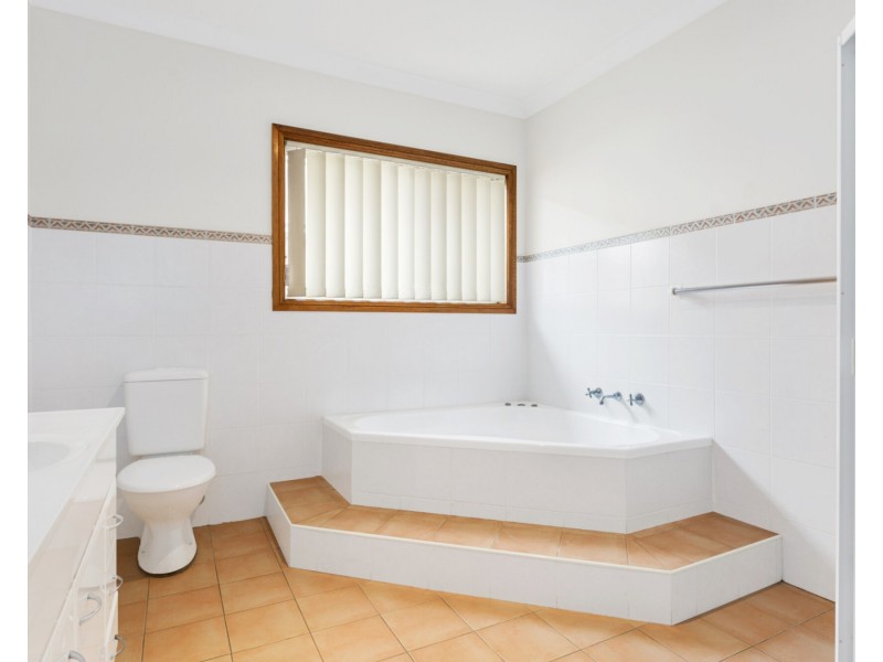 40 Carmichael Drive, West Hoxton NSW 2171