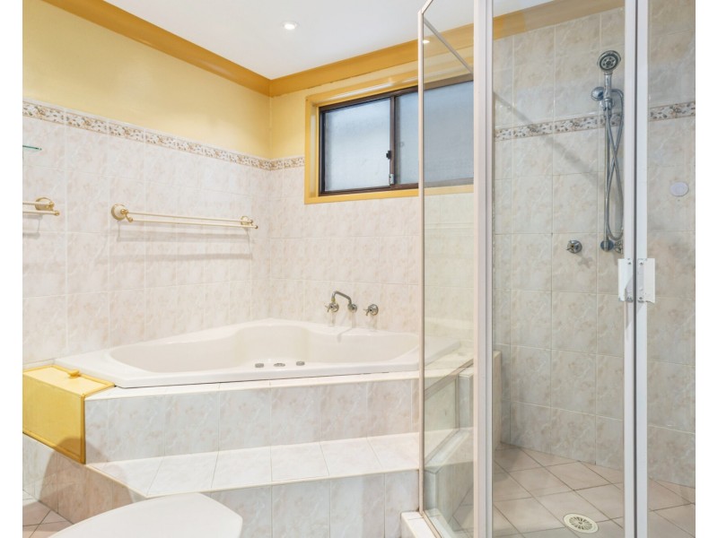 2 Oliveri Crescent, Green Valley NSW 2168