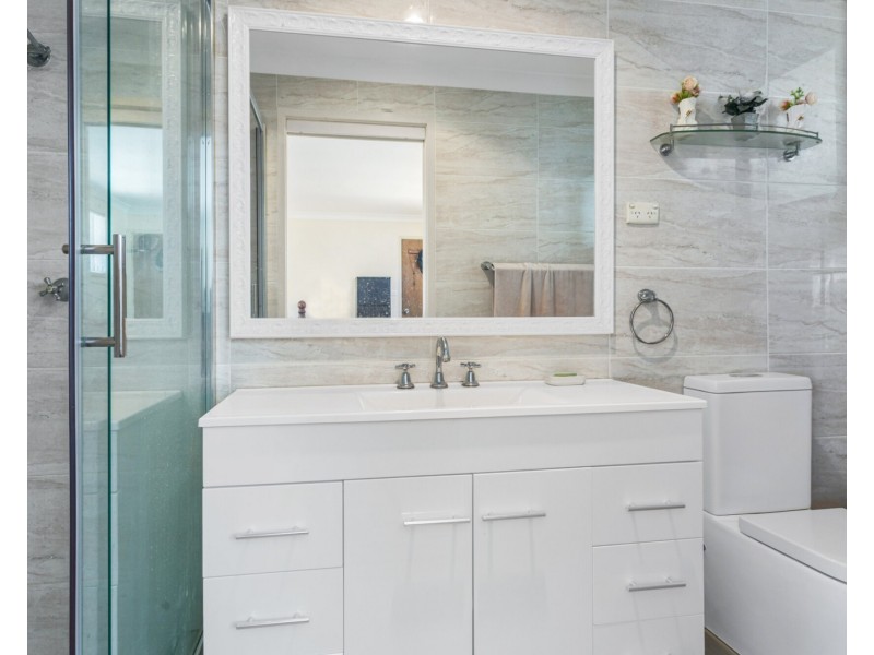 2 Oliveri Crescent, Green Valley NSW 2168