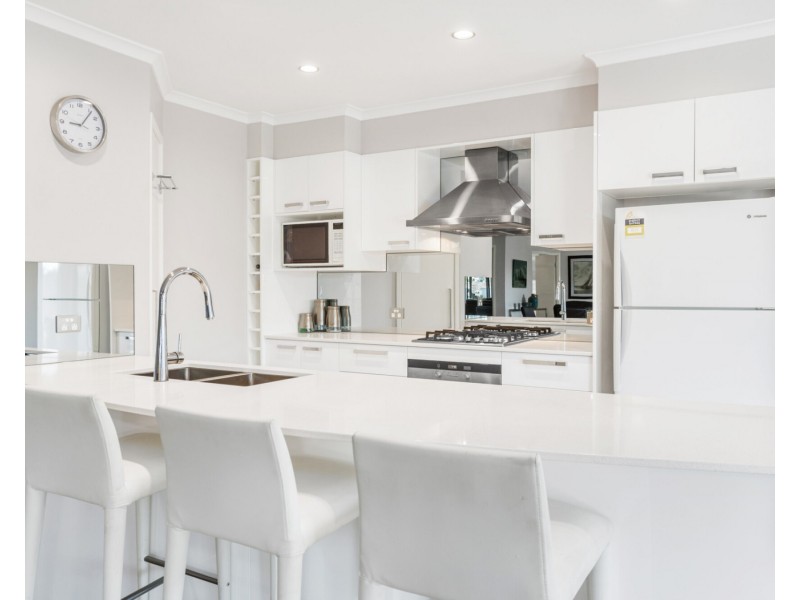 80 Carmichael Drive, West Hoxton NSW 2171