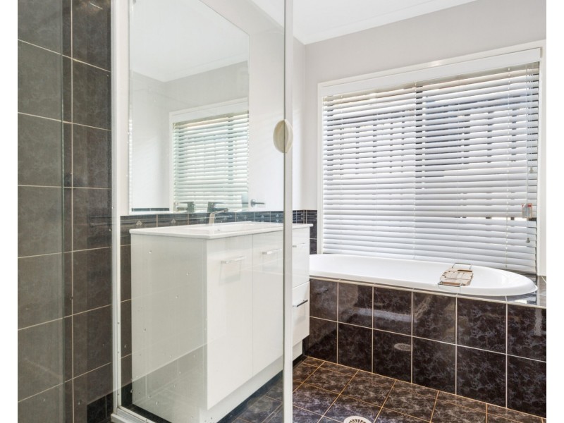 80 Carmichael Drive, West Hoxton NSW 2171