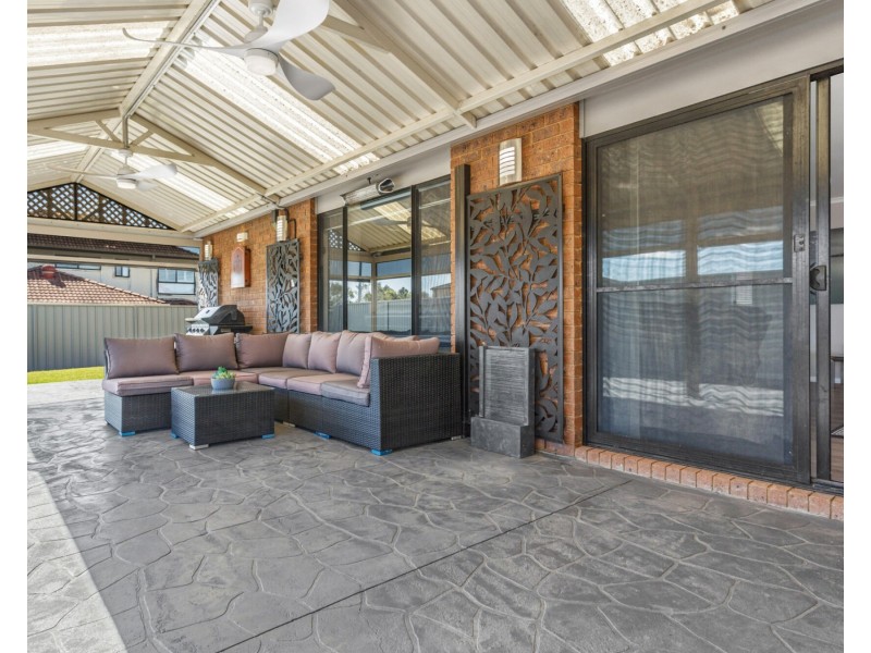 80 Carmichael Drive, West Hoxton NSW 2171