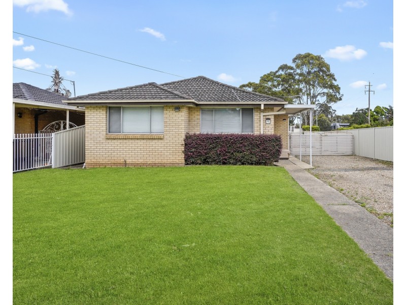 9 Taminga Road, Green Valley NSW 2168