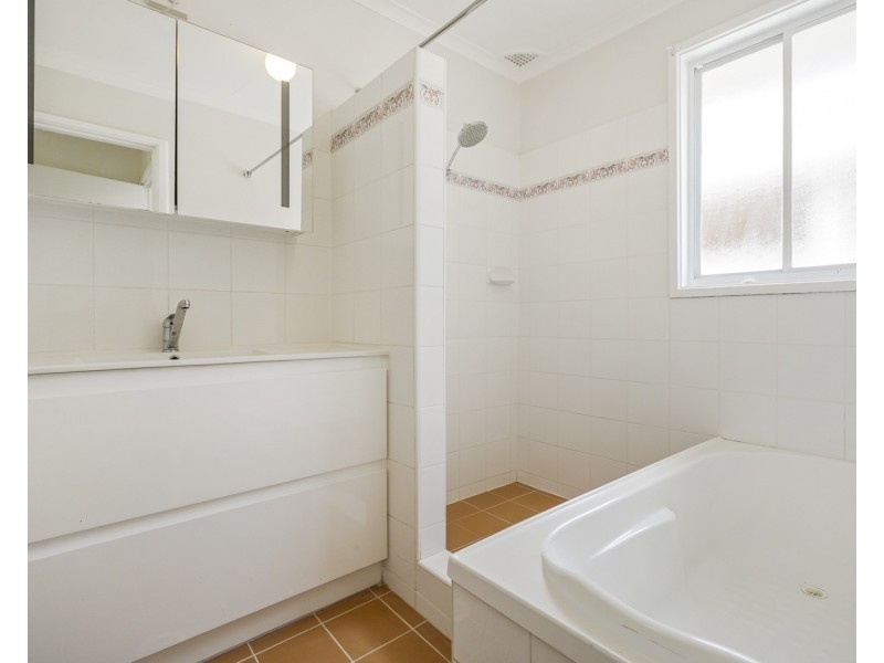 9 Taminga Road, Green Valley NSW 2168