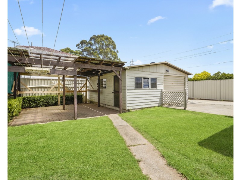 9 Taminga Road, Green Valley NSW 2168