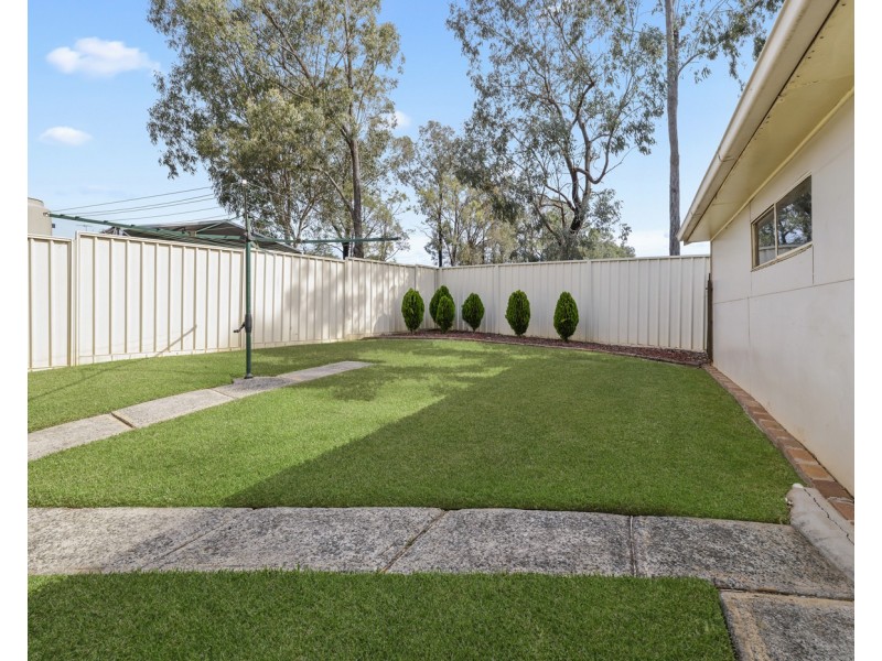 3 Dunbar Place, Mount Annan NSW 2567