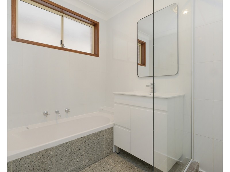 1  Swan Circuit, Green Valley NSW 2168