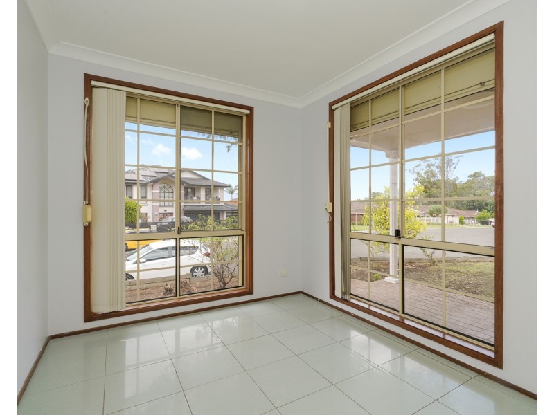 1  Swan Circuit, Green Valley NSW 2168