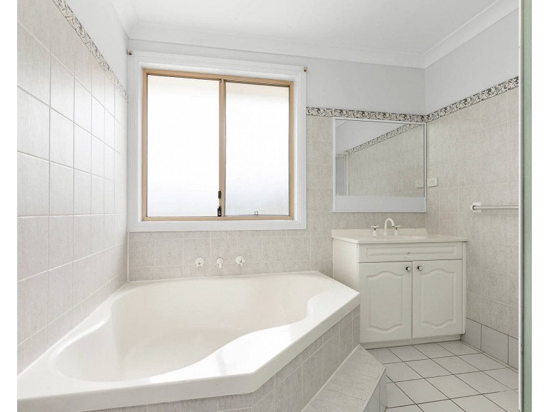 23 Croker Place, Green Valley NSW 2168