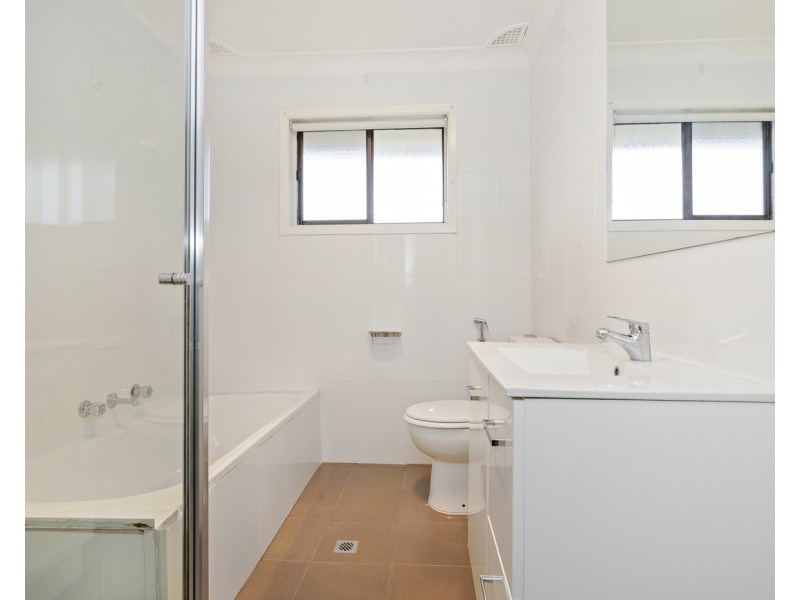 11/4 Dotterel Place, Ingleburn NSW 2565