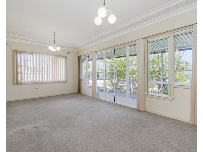 27 Atchison Road, Macquarie Fields NSW 2564