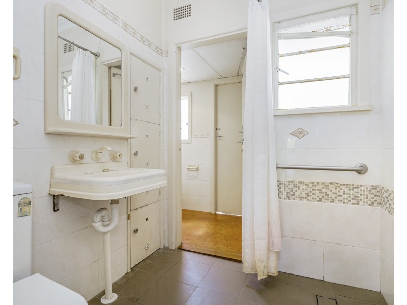 27 Atchison Road, Macquarie Fields NSW 2564