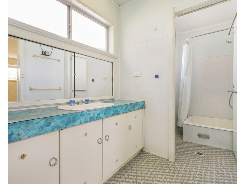 27 Atchison Road, Macquarie Fields NSW 2564