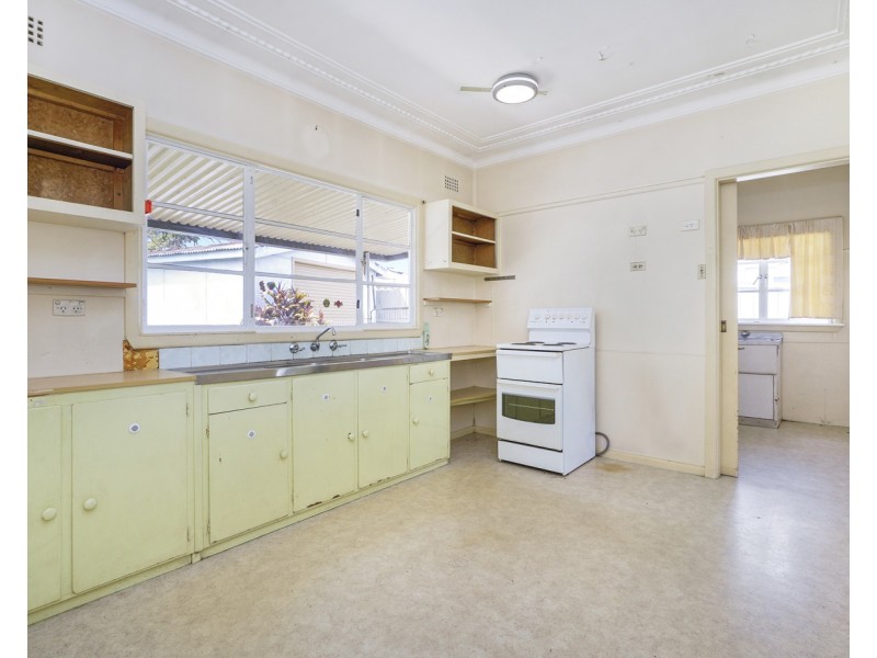 27 Atchison Road, Macquarie Fields NSW 2564