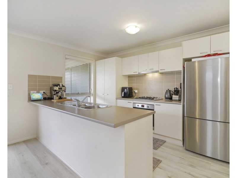 88 Northampton Drive, Glenfield NSW 2167