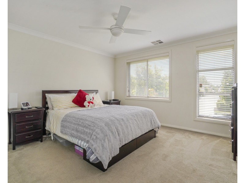 88 Northampton Drive, Glenfield NSW 2167