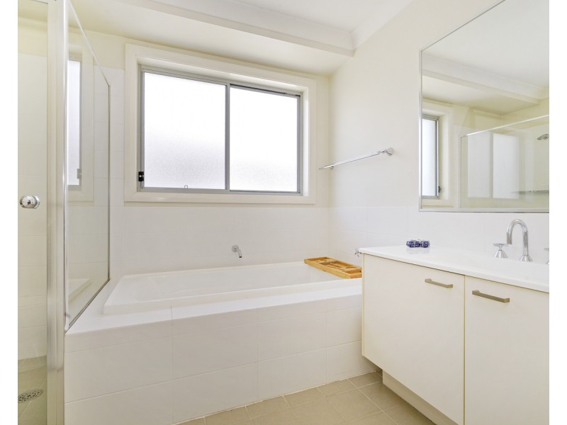 88 Northampton Drive, Glenfield NSW 2167