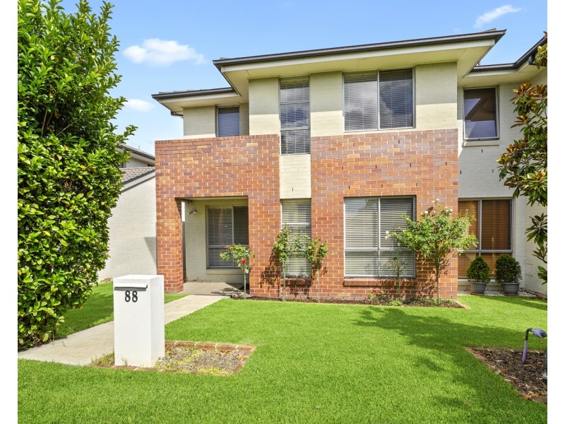 88 Northampton Drive, Glenfield NSW 2167