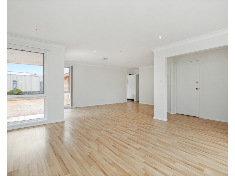 9 Cave Close, Green Valley NSW 2168