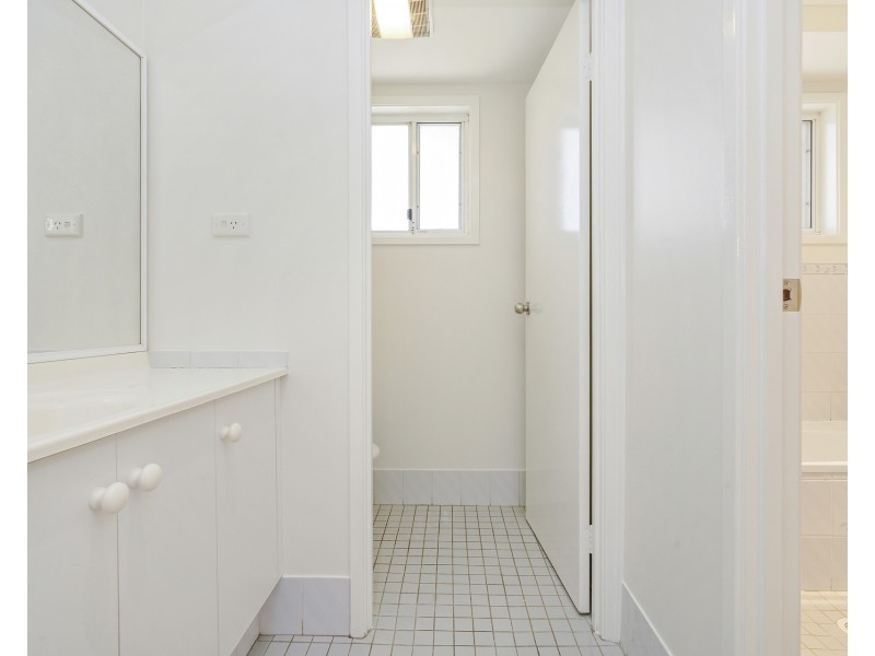 9 Cave Close, Green Valley NSW 2168