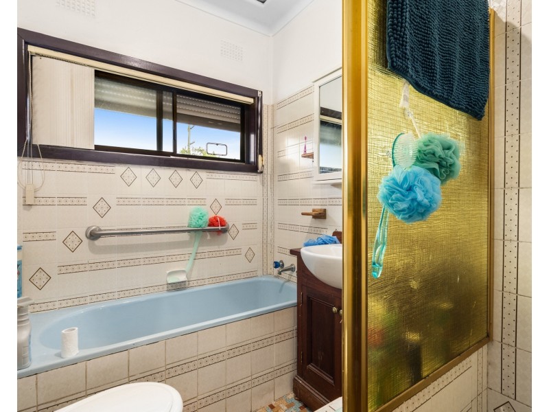 12 Amalfi Street, Lurnea NSW 2170