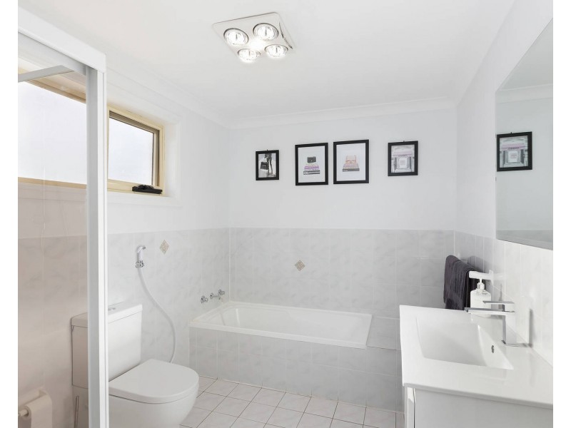 18 Thirroul Circuit, Prestons NSW 2170