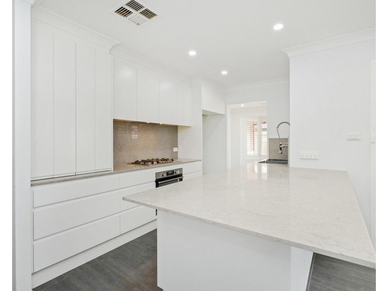 6 Harris Place, West Hoxton NSW 2171